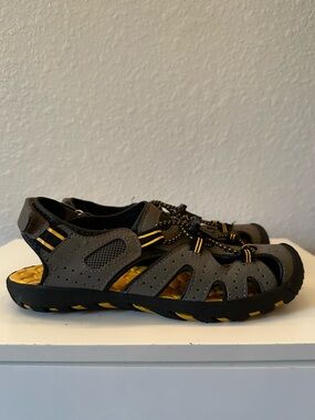 Khombu Gray and Yellow Kids Water Shoes